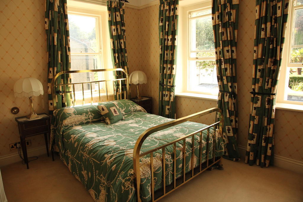 Roscaoin House Hotel Westport Bagian luar foto