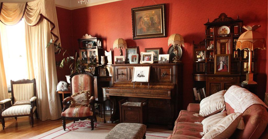 Roscaoin House Hotel Westport Bagian luar foto